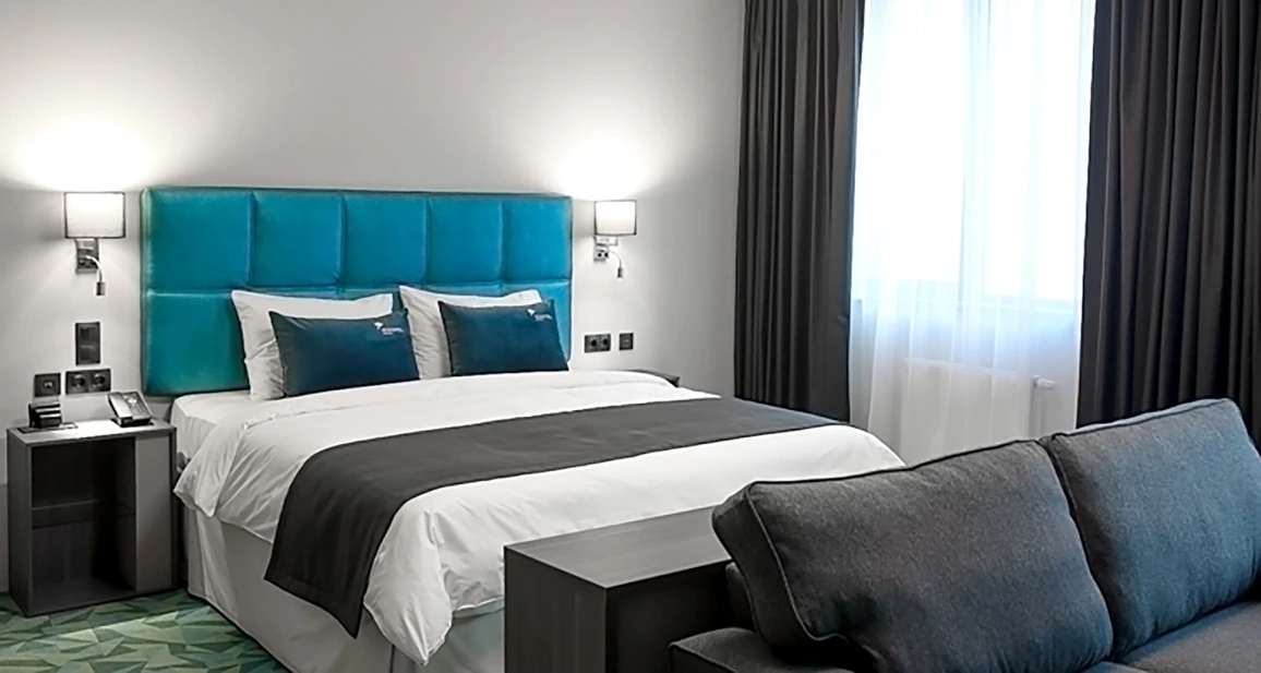 Шторы в отеле 13