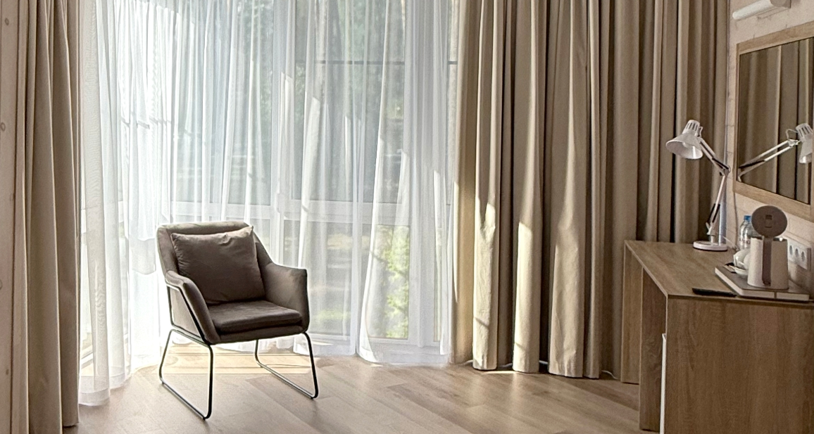 Шторы в отеле 15