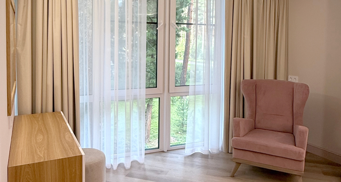 Шторы в отеле 17