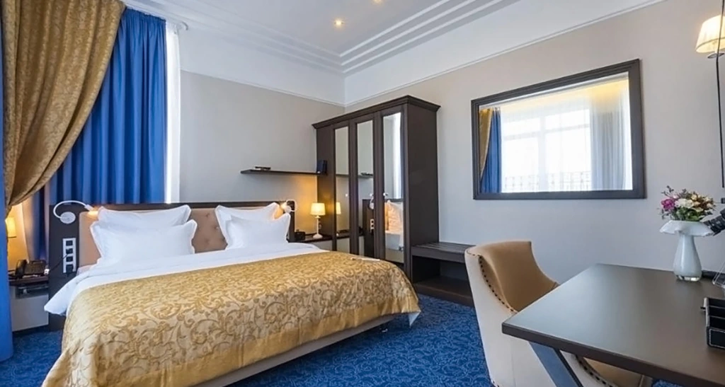 Шторы в отеле 5