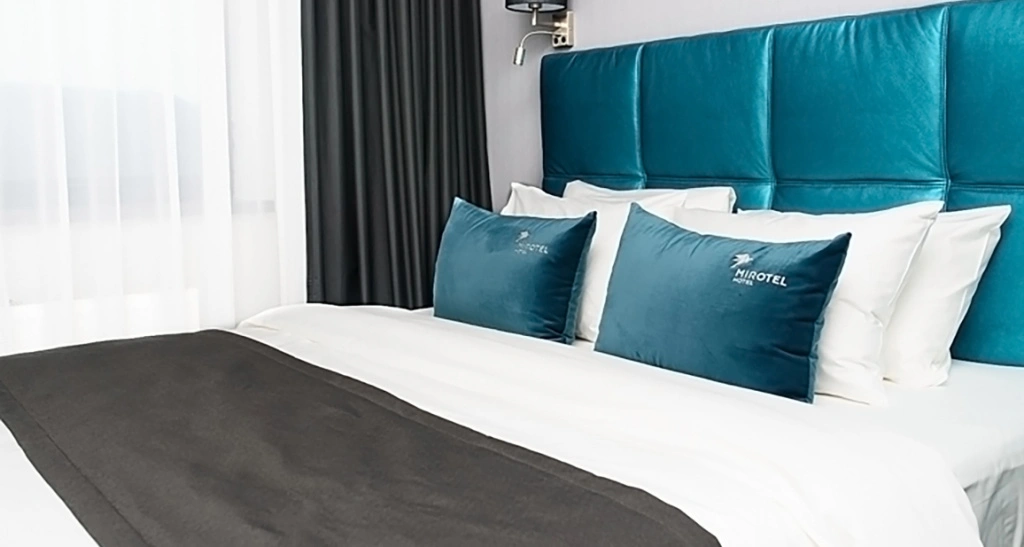 Шторы в отеле 10