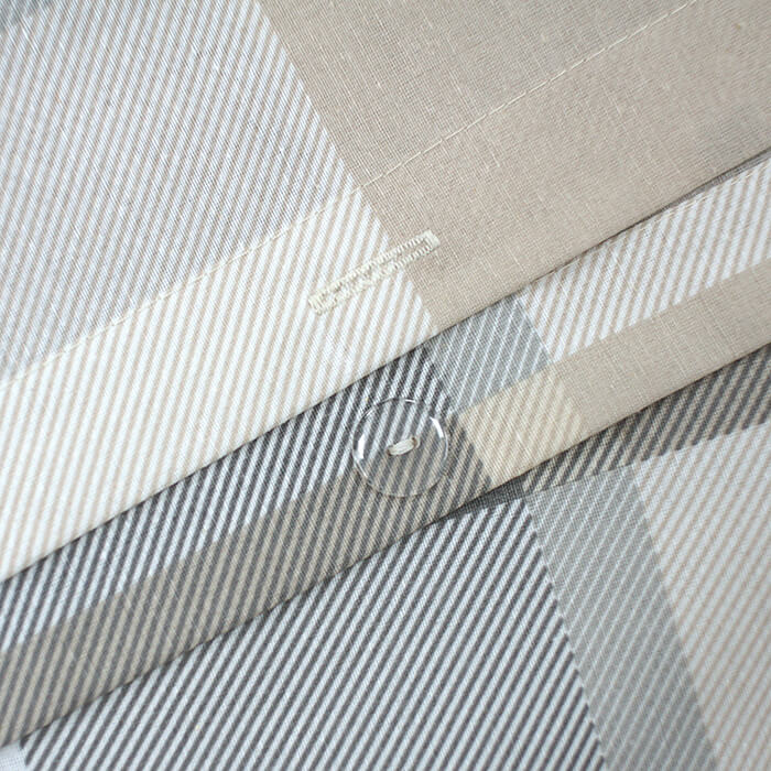 Деталь: пуговица и шов на белье